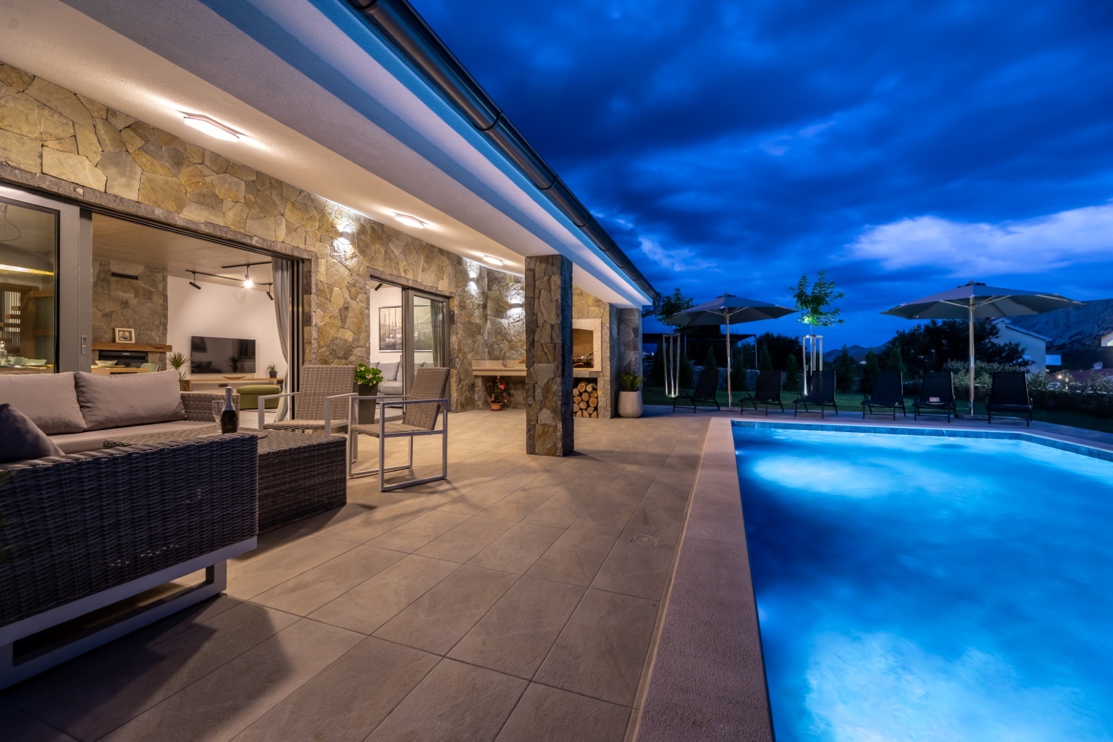 villa-st-lucia-jurandvor-baska-night (15)